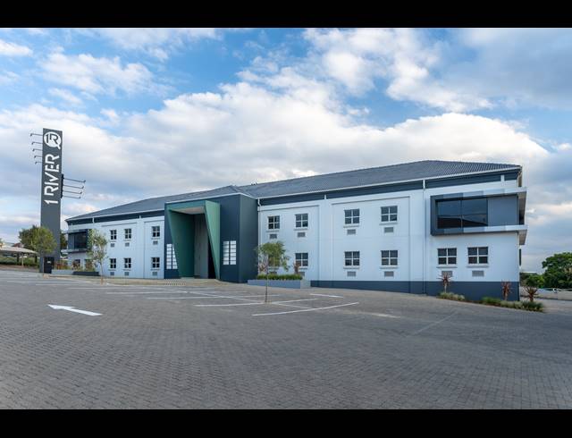 88M² OFFICE TO LET IN VORNA VALLEY